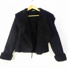 Jacket-Couleur Noire-Marque UNITED COLORS-Qualité Polyester-Pour Femme-Taille 38,39,40,41-Style Fourrure-Ref:1060213